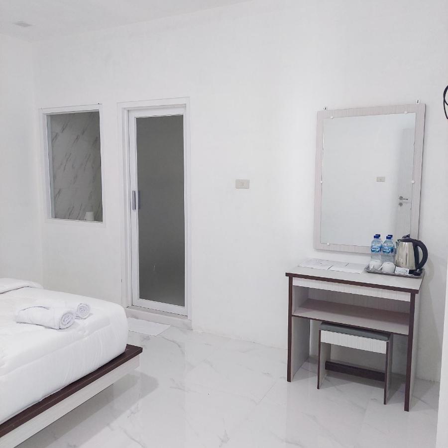 The Riton Hotel Tigaras ภายนอก รูปภาพ