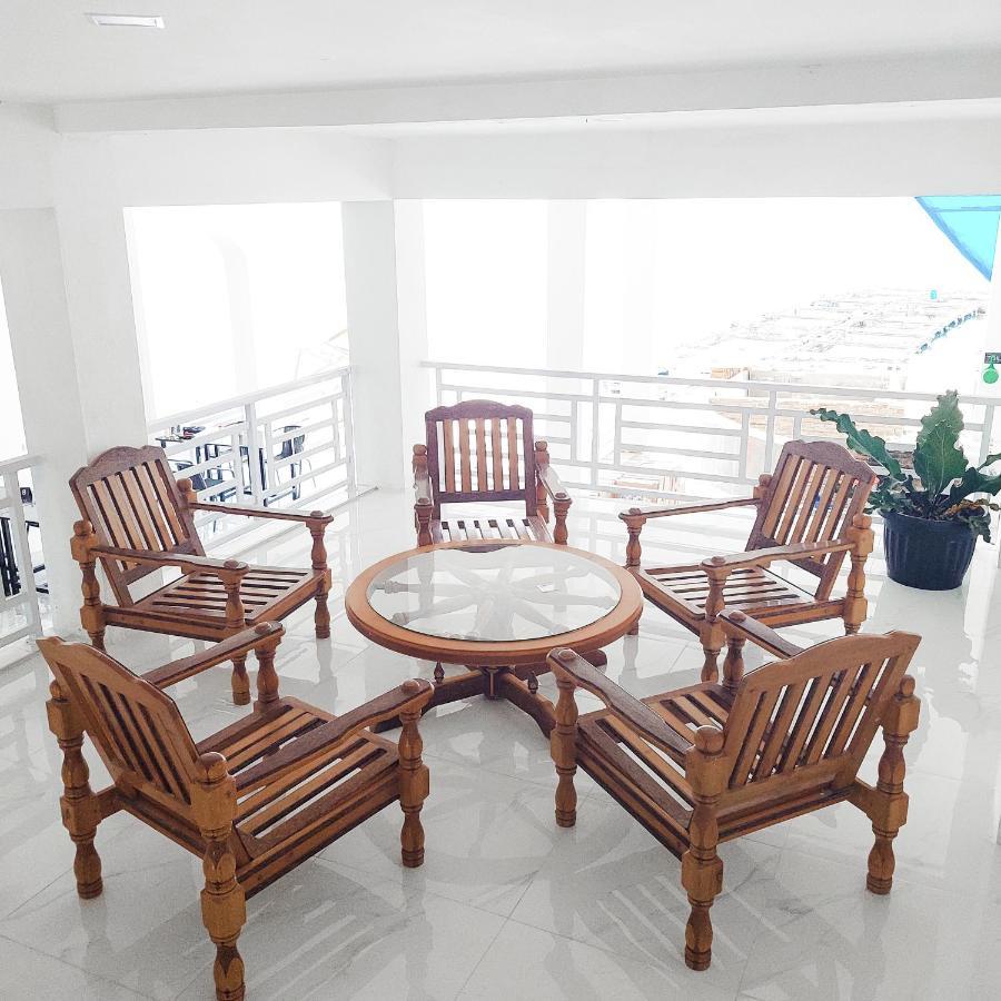 The Riton Hotel Tigaras ภายนอก รูปภาพ